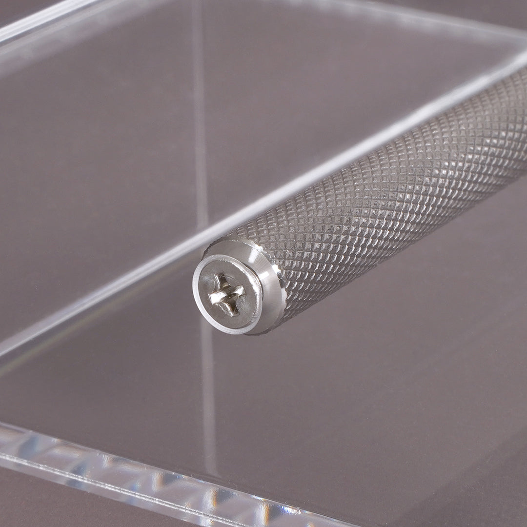 Easy clean bird feeder for small parrots