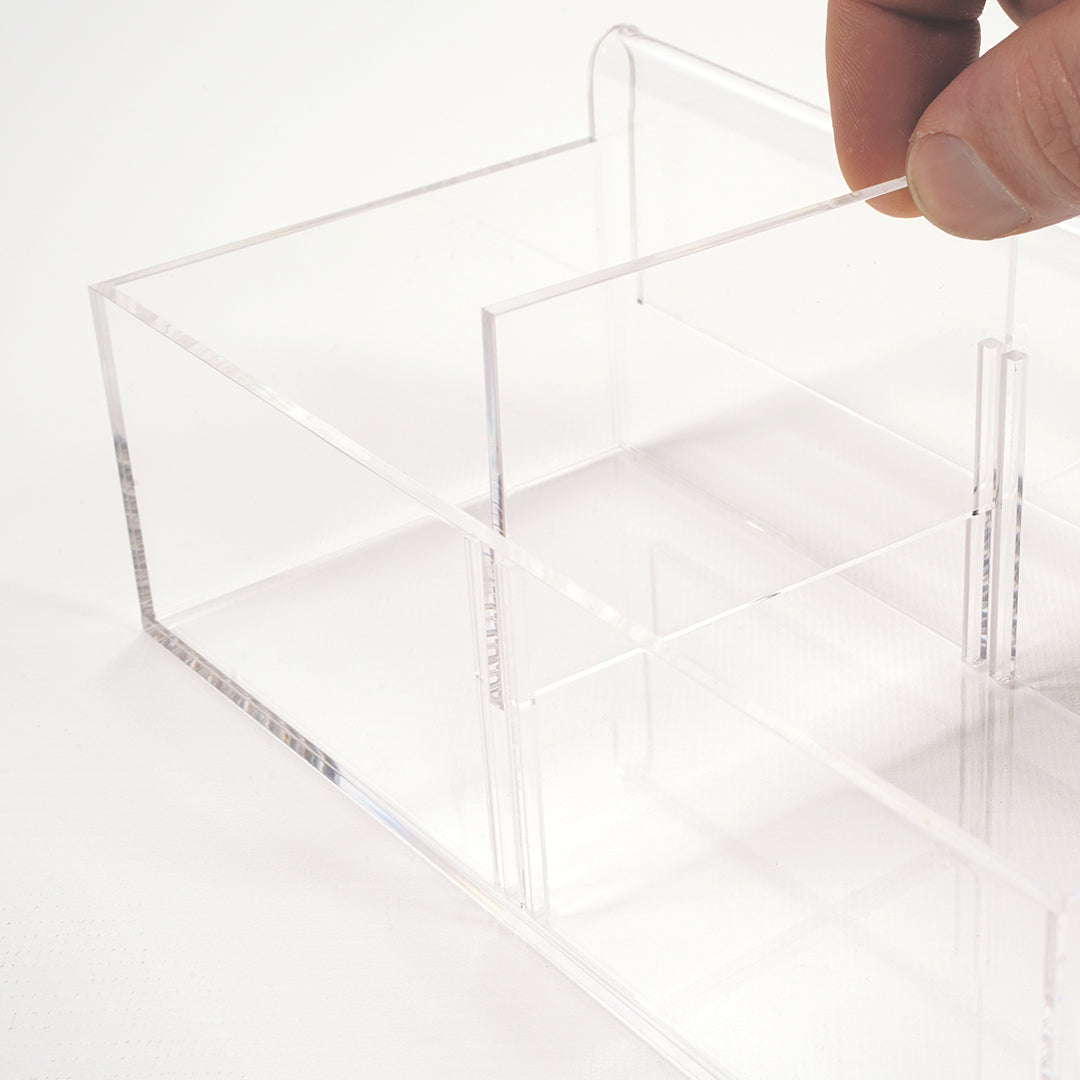 Easy-Tray clean feeding accessory paired with Large Seed Cube
