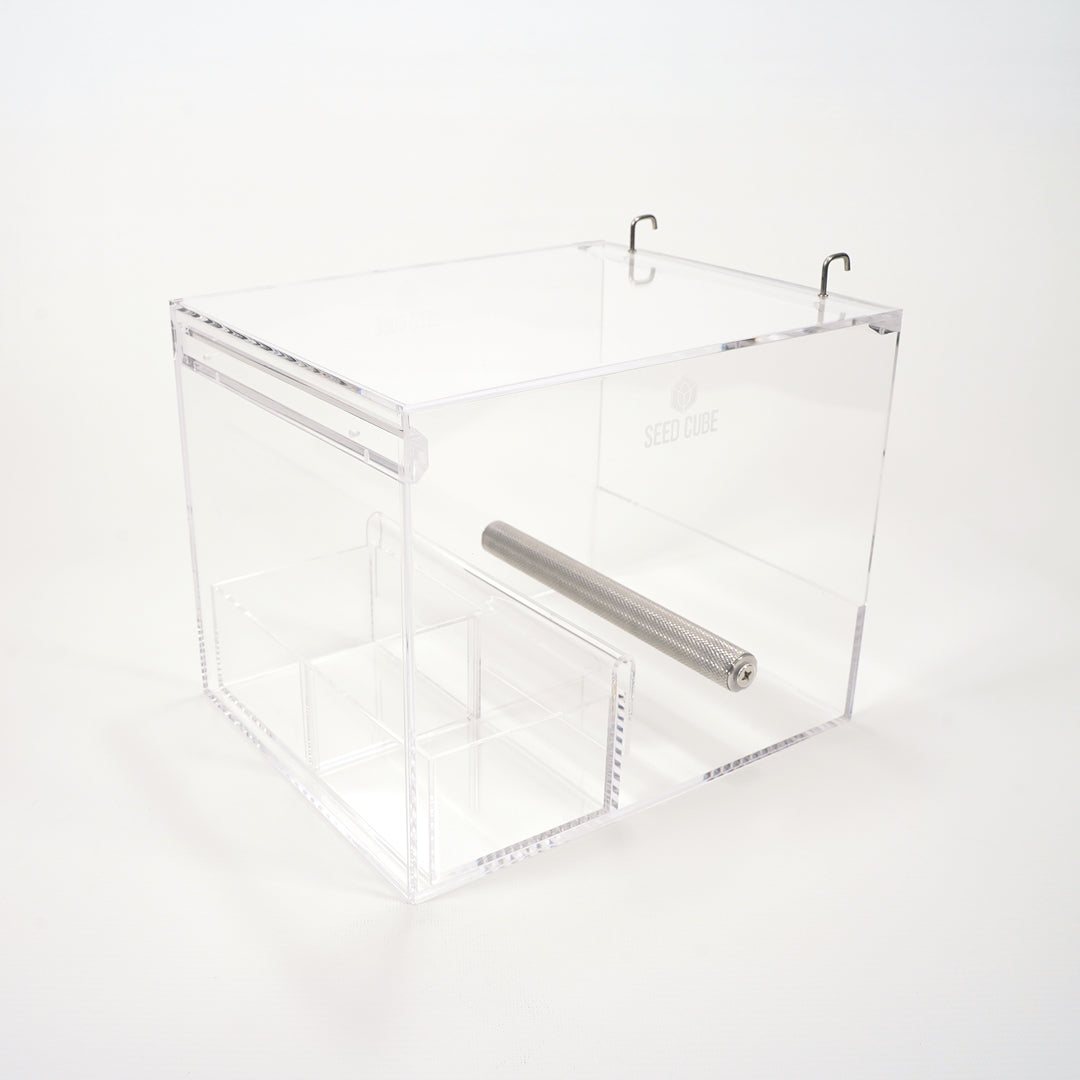 Efficient bird feeding with Large Seed Cube and Easy-Tray mess-free bundle

