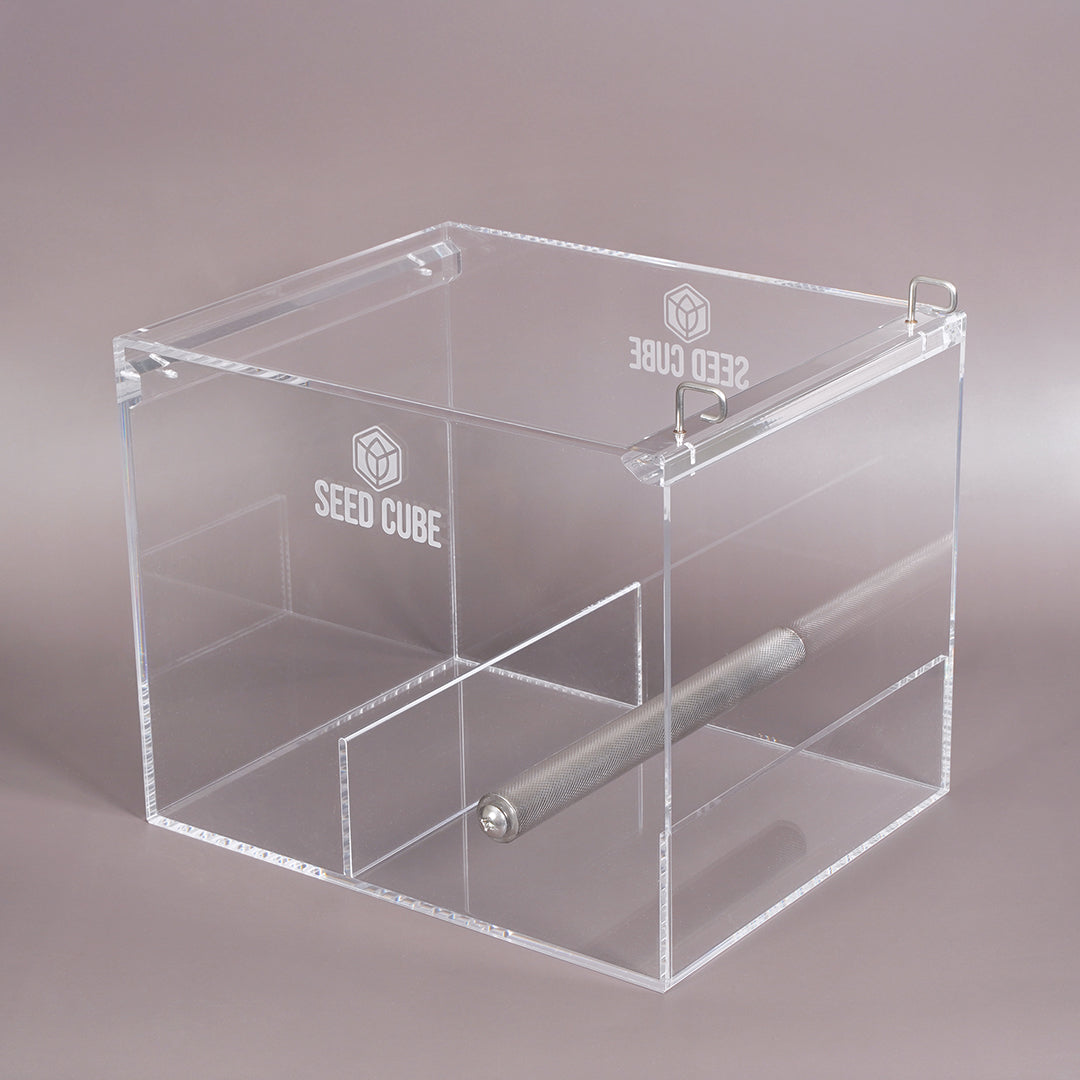 No mess bird feeder for large birds - Seed Cube
