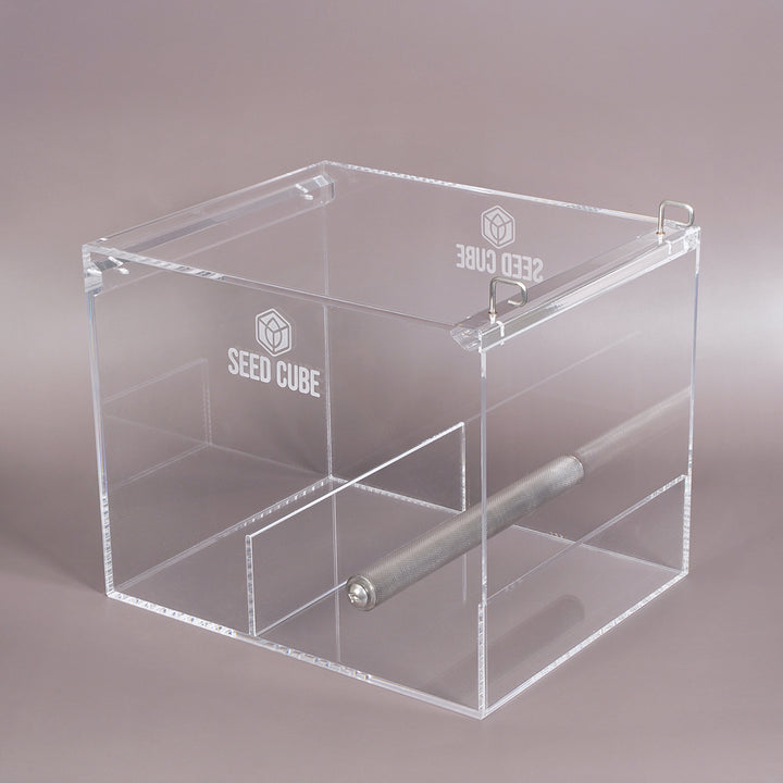 No mess bird feeder for large birds - Seed Cube
